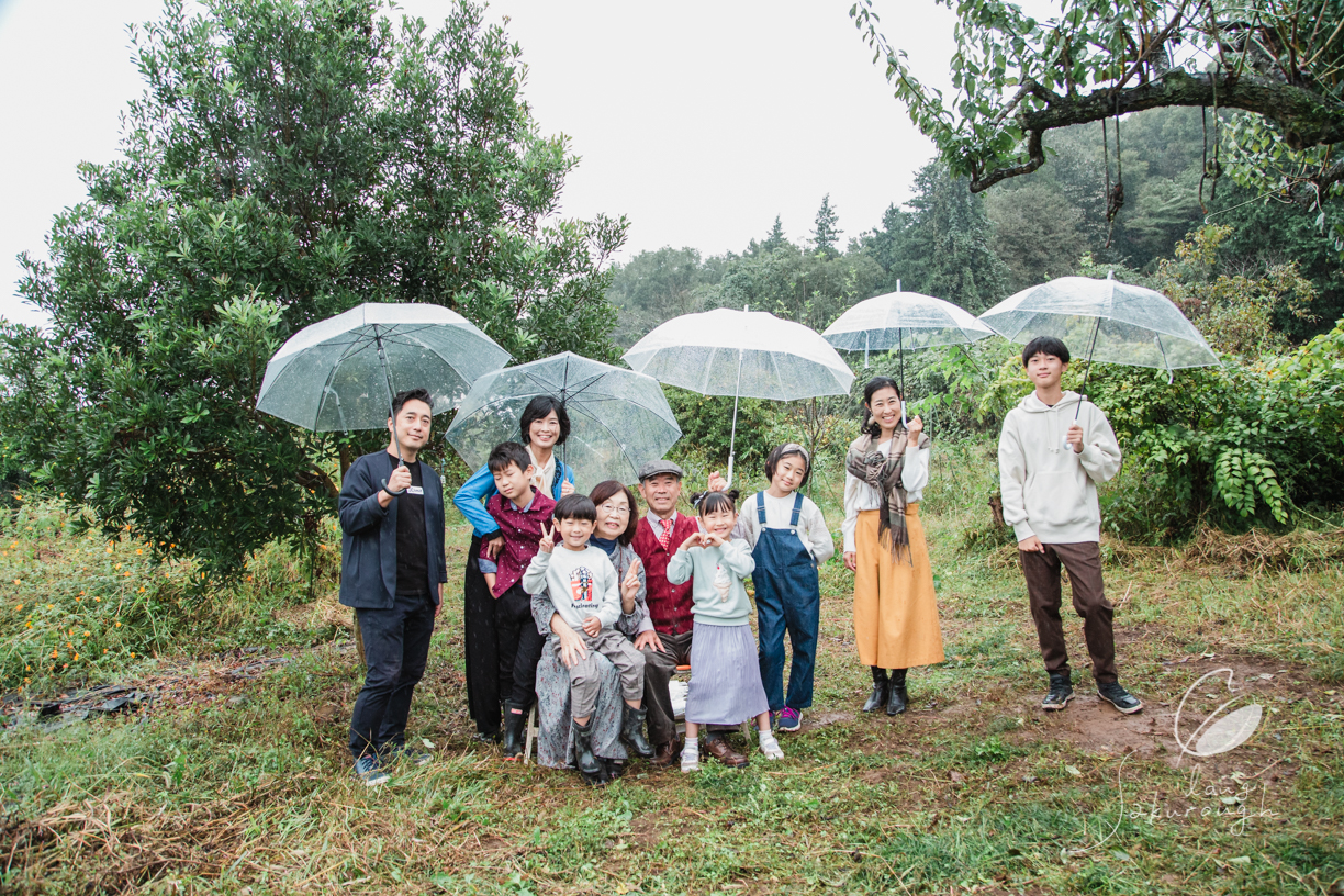 ◆雨の日の素敵なお庭にて。 – 家族写真の撮影レポ –